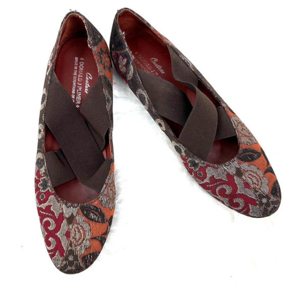 Donald J Pliner Couture Italian flats size 6.5 M damaged soles